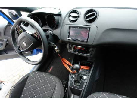 Seat Ibiza 2 DIN autórádió beszerelő keret, Fekete (381328-06-2)